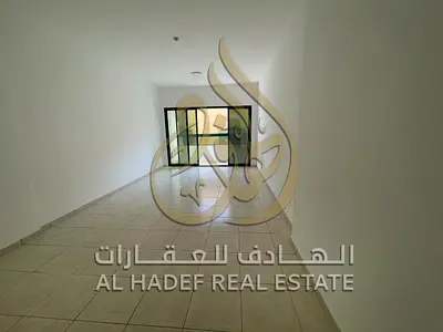 منطقة المجاز 2 (بجوار مطعم اسطنبول)؛ نقدم لك شقة مميزة مكونة من غرفتين وصالة مع بلكونة وموزع، مصممة خصيصاً لمن يبحث عن الفخامة الحقيقية