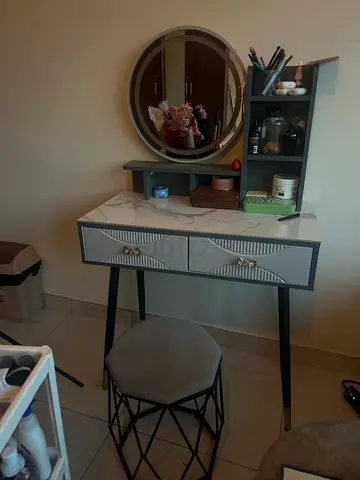 Make up desk!