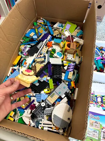 Box of mixed LEGO with books