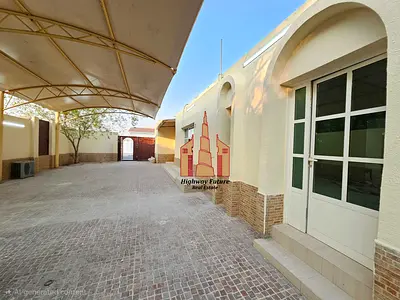 Total 10Bed room 6Master room for sharing Maids room parking 2 kitchan big villa 100k