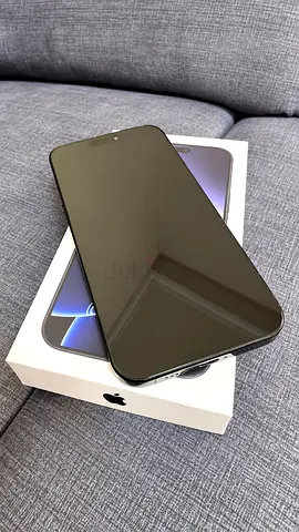 iPhone 16 pro max 256GB Black- With original box and cable - ScratchLess - Battery 93%