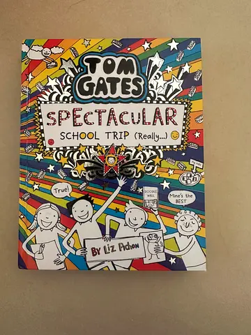 Tom Gates: Spectacular School Trip (Really!) - Illustrated Paperback