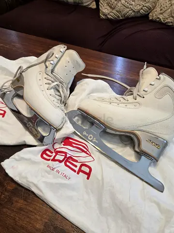 Edea Figure Skates with Blades- Size 225(White) - Good Condition