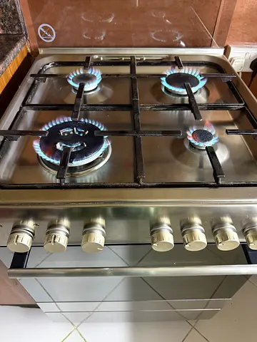 Ariston 60x60cm top gas burner and electric oven