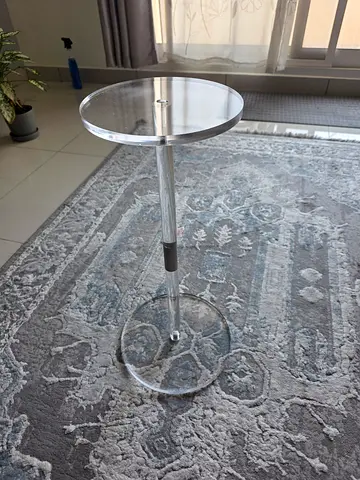 Clear Acrylic Side Table with Round Top - Modern Minimalist