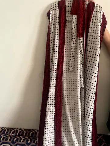Traditional men's kandura/thobe with red and white checkered pattern - used