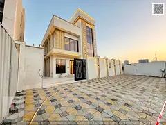 Villa for sale, ready for immediate occupancy; features three floors plus a roof, very spacious inte