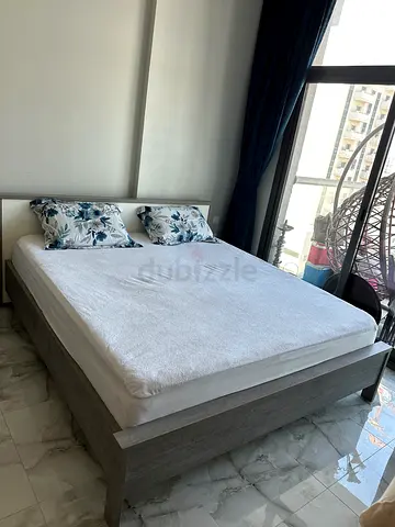 Bed King size