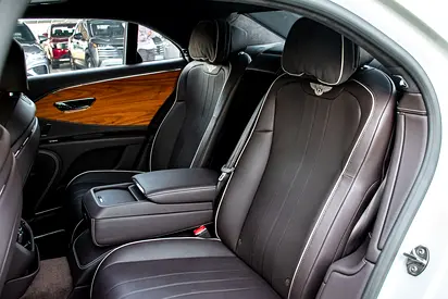 2021 Bentley FLYING SPUR 照片 8