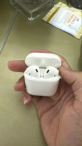 Apple AirPods 1st Gen with Charging Case - Good Working Condition