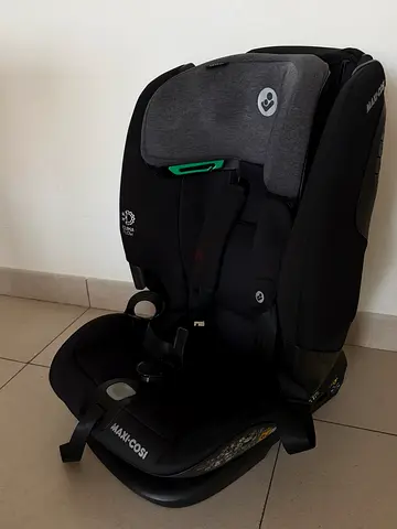 Maxi-Cosi Child Car Seat (Good Condition)