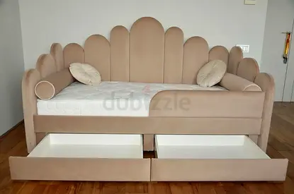 Brand new Beige scalloped daybed with under-bed storage, single size