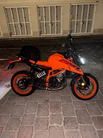 KTM Duke 390 2024 Orange
