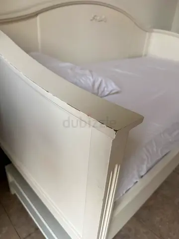 White wooden single bed frame with headboard(Pottery Barn) - good condition