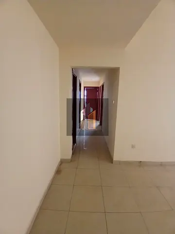 NEAR PARK, NEAT AND CLEAN FAMILY BUILDING APPARTMENT NEAR KACHA PARKING