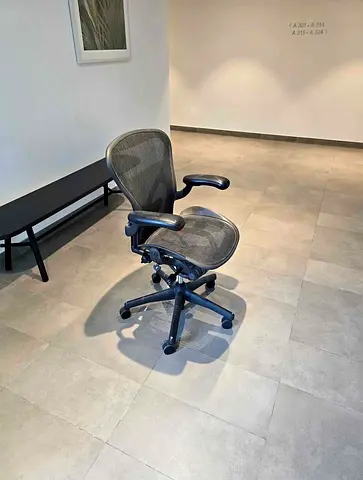 Herman Miller Brand Chair Aeron Classic Chair fully loaded Size A, B and C