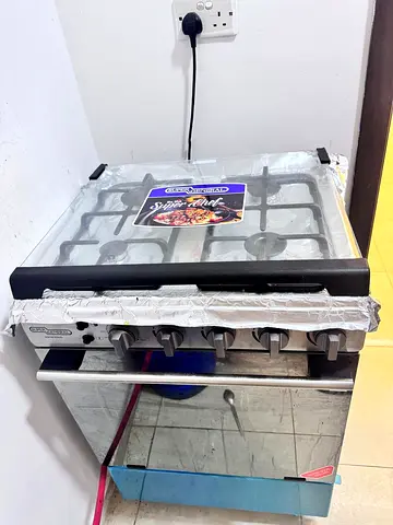 Used 4-Burner Gas Stove with Oven - Flawless Working Condition