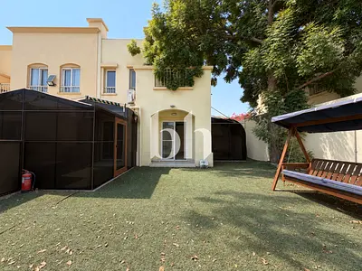VASTU | OPPOSITE LAKE PARK | END UNIT | BIG SPACE