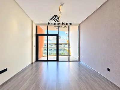 Stylish Studio for Sale | Upgraded & Freehold