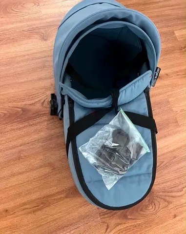 Light blue detachable bassinet/carrycot (like-new) for Yoyo stroller