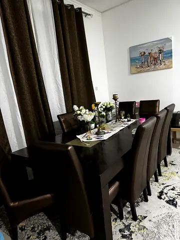 8 seats dining table