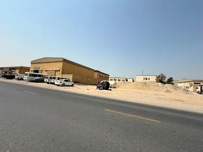 On a main street / free ownership / strategic location / the land area is large and suitable