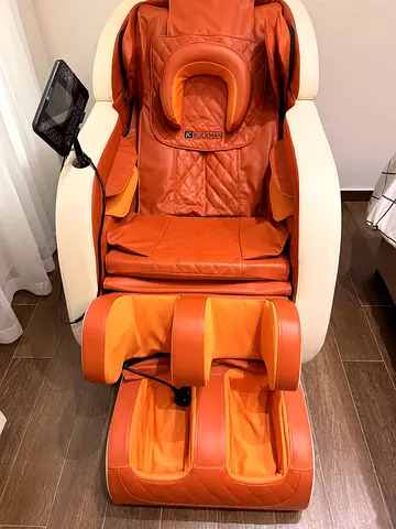 Full-body electric massage chair in good condition
