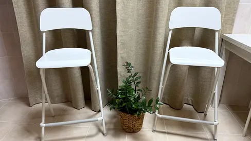 Set of 2 IKEA FRANKLIN white bar/kitchen counter chairs - foldable, lightweight, excellent condition