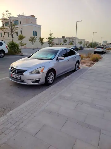 Nissan Altima 2015 Silver - Reliable & Fuel Efficient Sedan