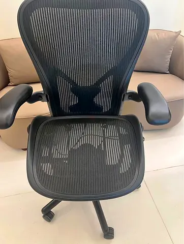 Herman Miller Selling Chair Aeron Classic fully loaded Size A, B and C