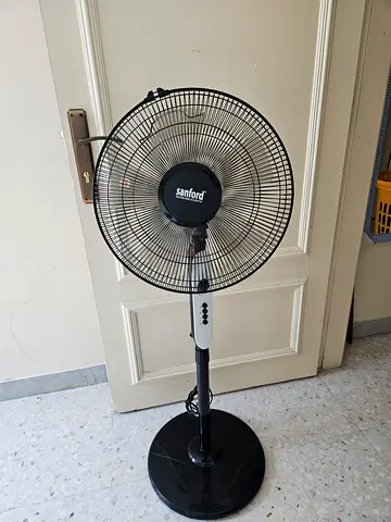 Pedestal standing fan - good working condition