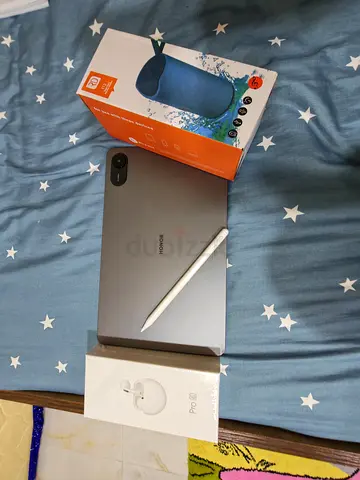 Honor Tablet with Stylus + Earbuds & Portable Speaker - New no box