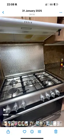 Stainless Steel Gas Cooker, 4 burners functioning well. 0543989683