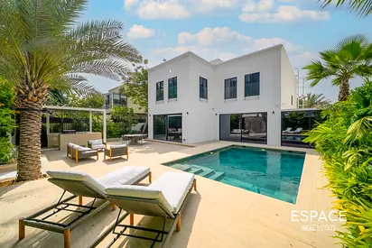 Skyline Views | Private Pool | Single Row