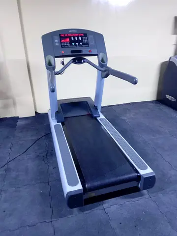 ‏Life Fitness Treadmill CLST , 220V