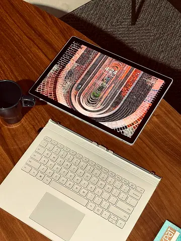 Surface Book 2 (GTX Graphics) + pen + 4k touch Display - Core i7/8gb/256gb