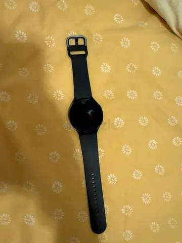 Used black round-screen smartwatch with silicone strap and charger