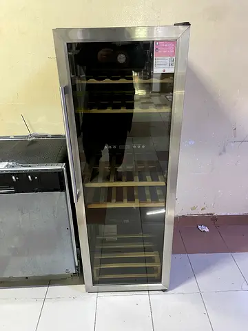 Hoover brand like new wine fridge very good working dual temperature zone 72 bottles