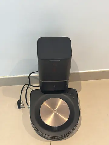 Barely used robotic cleaner(all parts new)