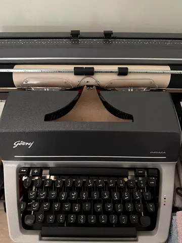 : Godrej Prima Arabic Typewriter – Excellent Condition | آلة كاتبة عربية