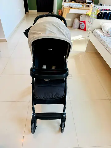 Lightweight single stroller with canopy and storage basket and car seat - good condition