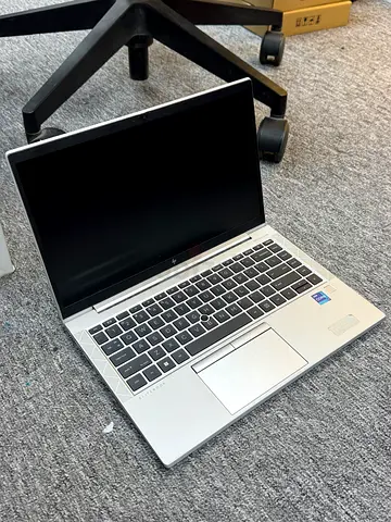 Hp EliteBook 840 G8 Core i5 11th Generation Laptop / The silver lightly color