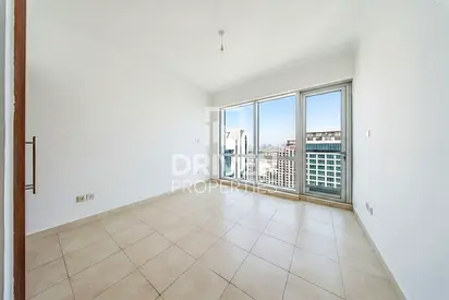 Elegant Apartment | Great Amenities | Vacant