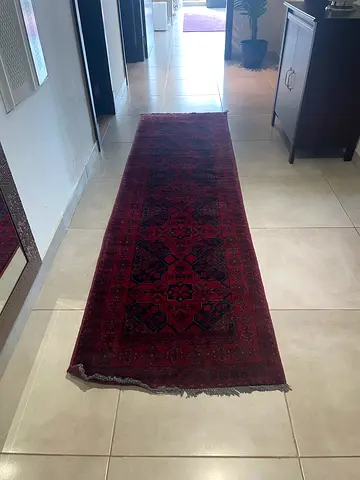 Handwoven iranian long red runner rug in excellent condition 290cm * 80 cm