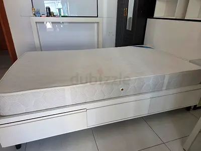 Excellent quality, very sturd. ngle white bed frame with mattress and under-bed drawers Size 200×120