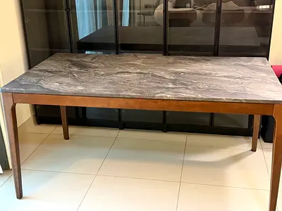 Dining Table — AED 1,100