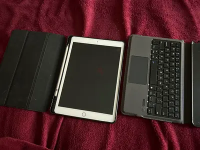 Apple iPad 7th generation with Apple Pencil 1st gen + Bluetooth Keyboard Case