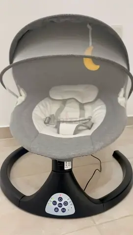 Electric Baby Swing with Canopy and Remote Control in excellent condition