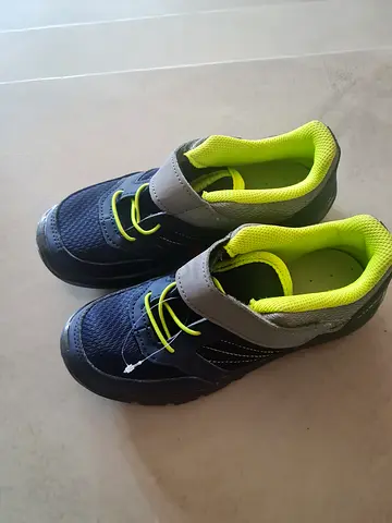 Decathlon brand new shoes Queshua