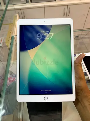 Apple iPad 8th generation 128GB (white) - Good working condition